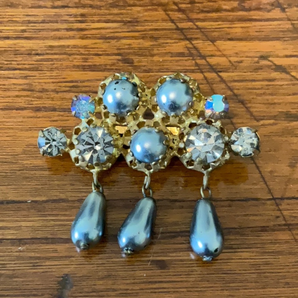 Elegant Gold Tone Brooch
